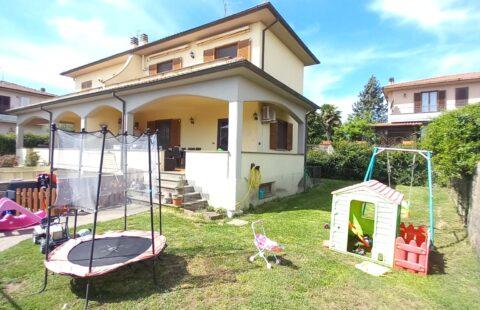 Villa Bifamiliare con box auto Via Del Lavoro, 7 – Capodimonte
