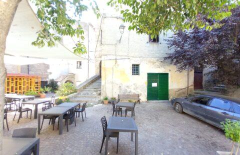 Ampio locale magazzino con porta carrabile Piazza Guglielmo Marconi, 25 Piansano
